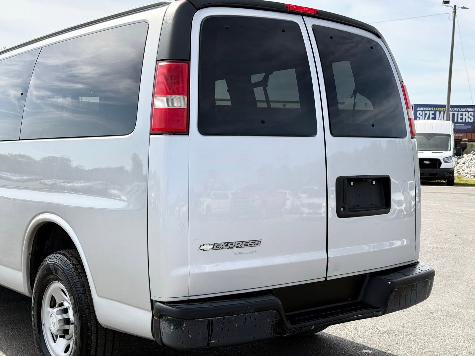Used 2016 Chevrolet Express 2500 LS RWD image 5