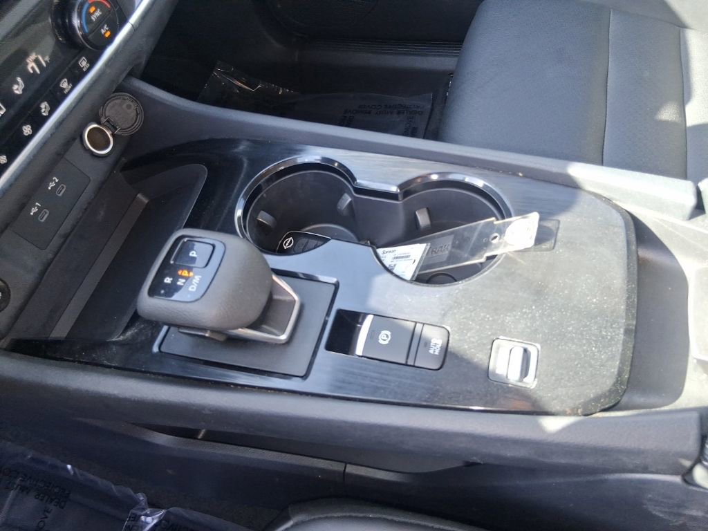 Used 2024 Nissan Rogue SV w/ SV Premium Package image 18