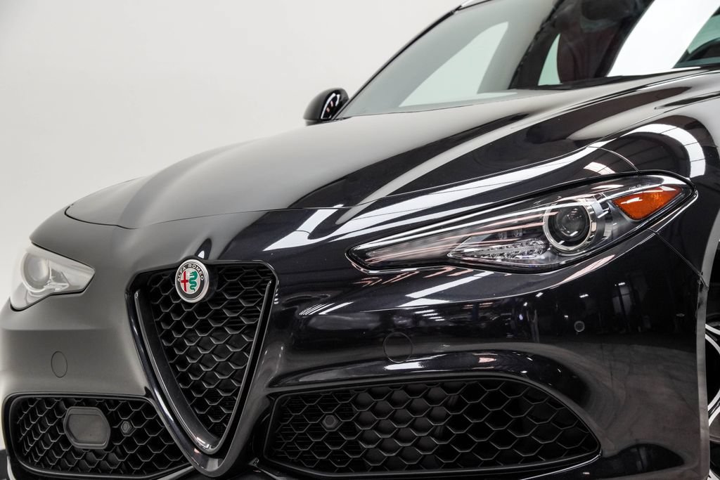 Used 2022 Alfa Romeo Giulia Veloce RWD image 2