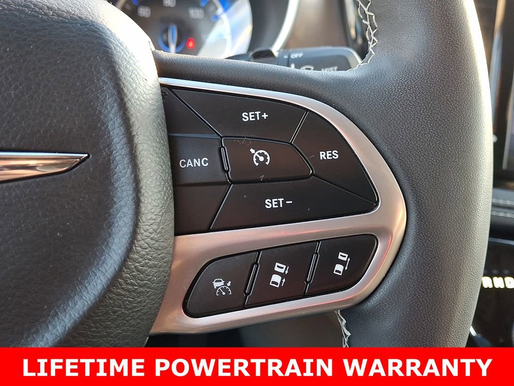 Used 2022 Chrysler Pacifica Touring-L w/ Uconnect Theater Family Group image 24