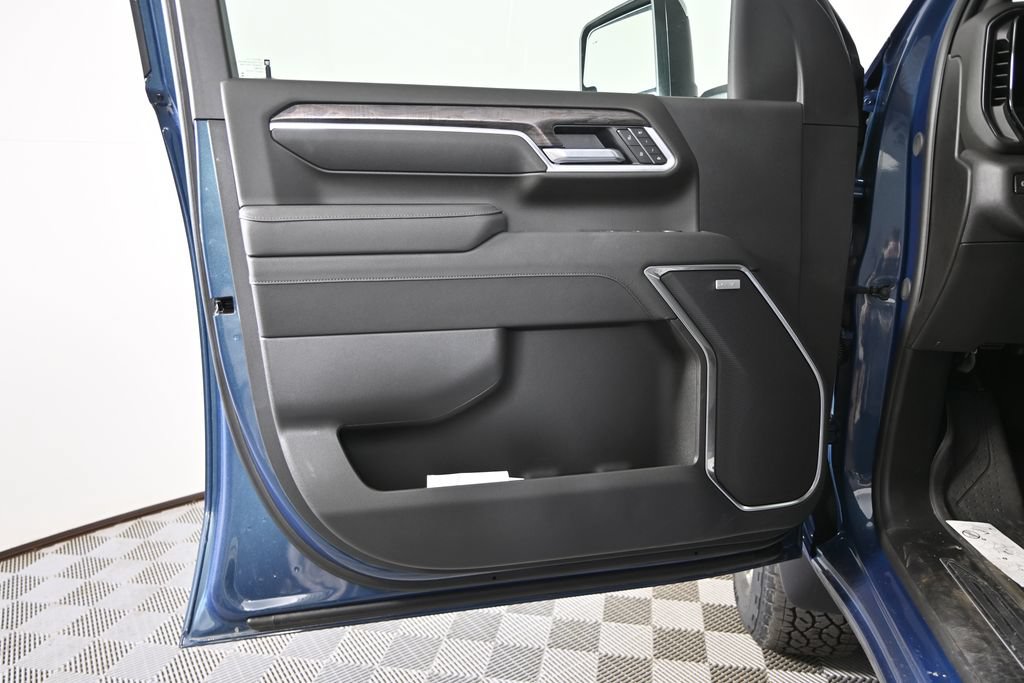New 2026 Chevrolet Silverado 2500 LTZ w/ LTZ Convenience Package AWD/4WD image 19