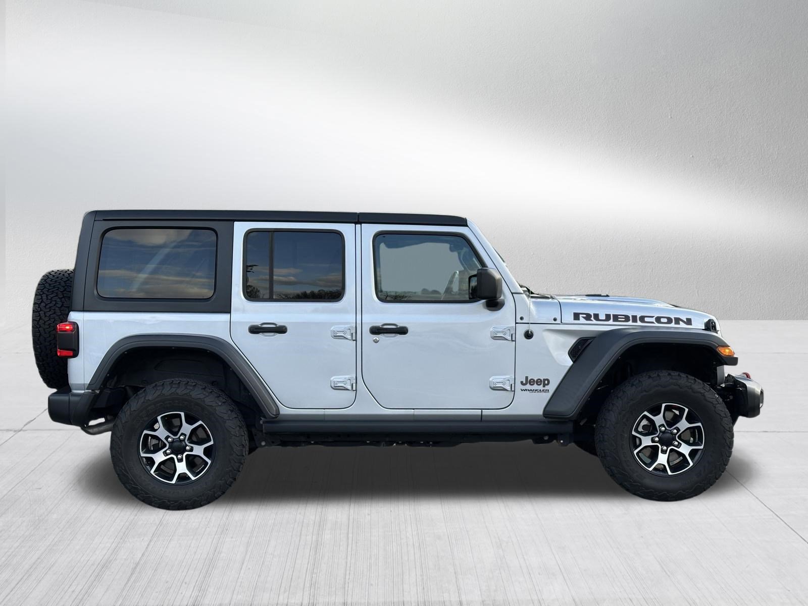 Used 2022 Jeep Wrangler Unlimited Rubicon w/ LED Lighting Group AWD/4WD image 8