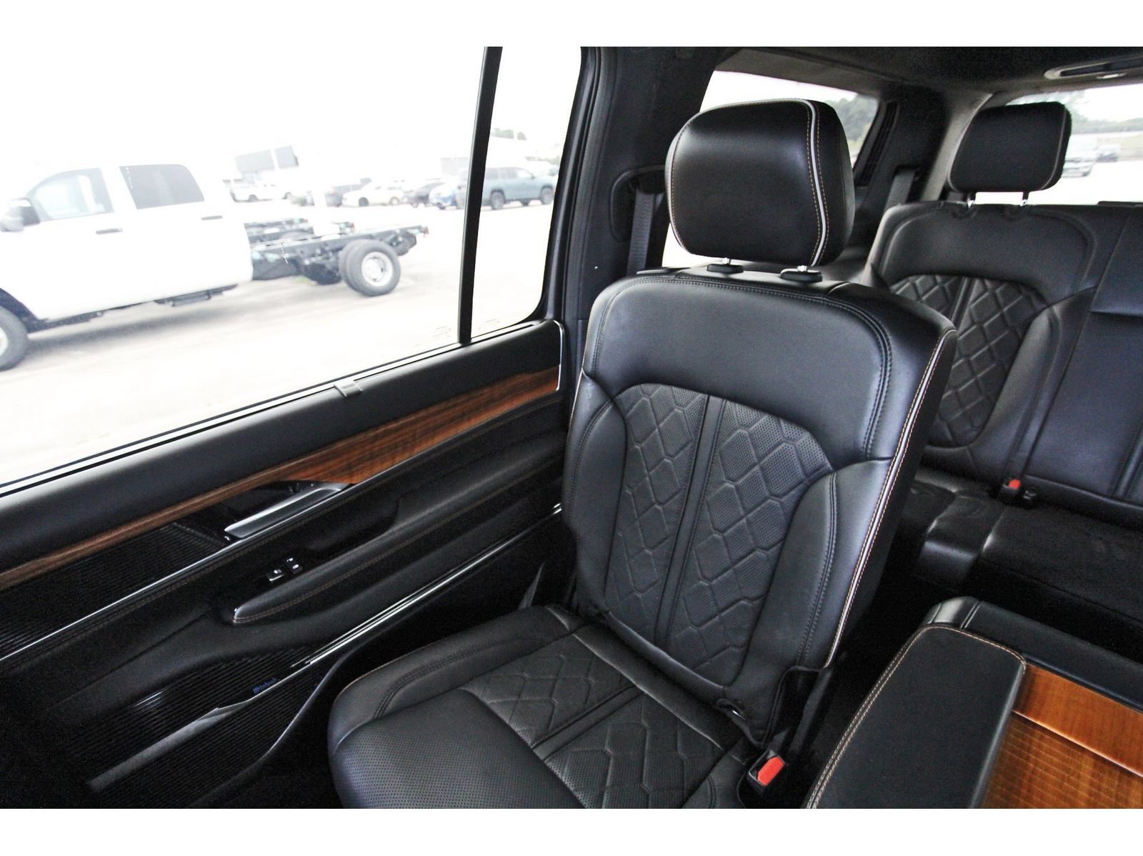 Used 2022 Jeep Grand Wagoneer Series III AWD/4WD image 14