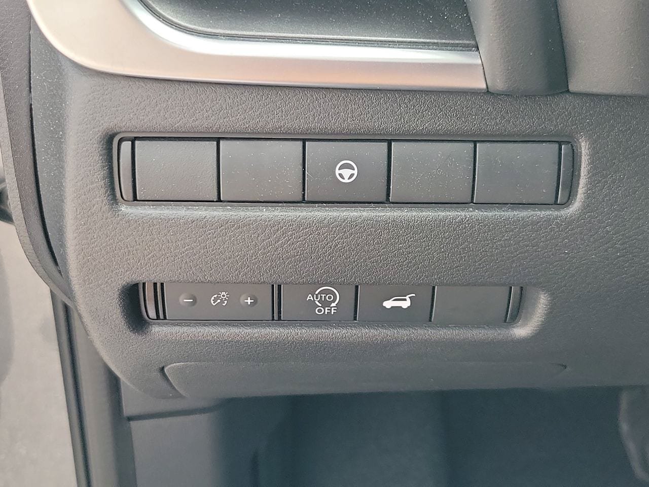 Used 2025 Nissan Rogue SV FWD image 30