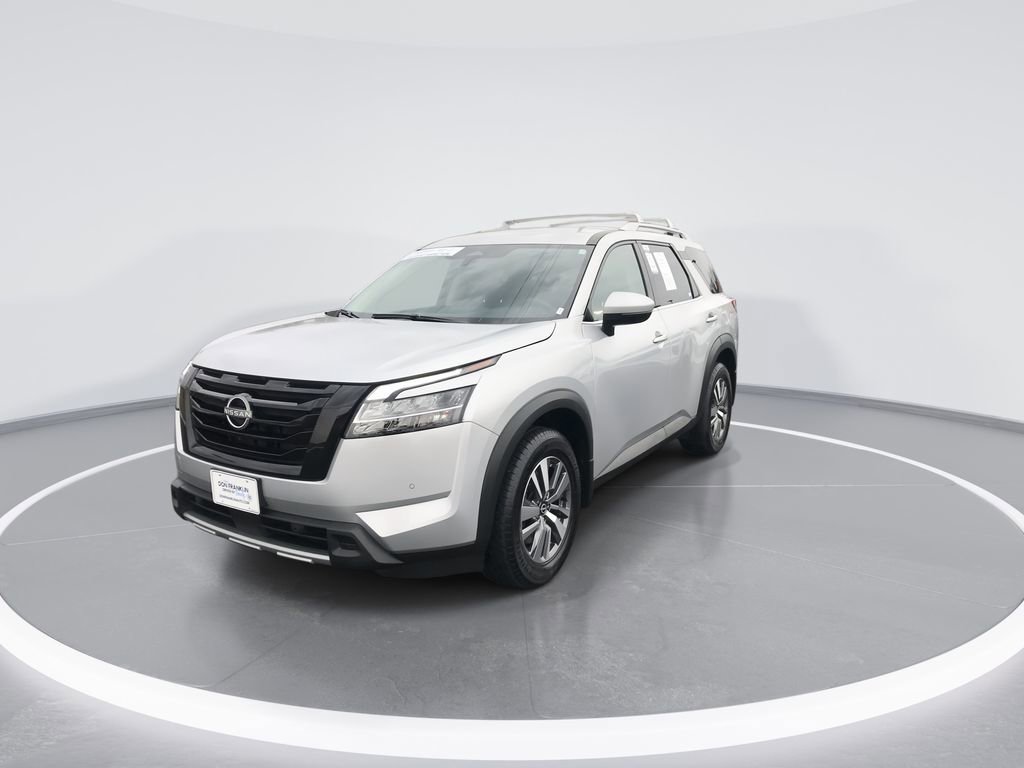 Used 2023 Nissan Pathfinder SL w/ Black Appearance Package image 4