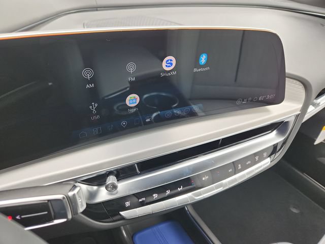 New 2026 Cadillac Lyriq Signature Sport AWD/4WD image 15
