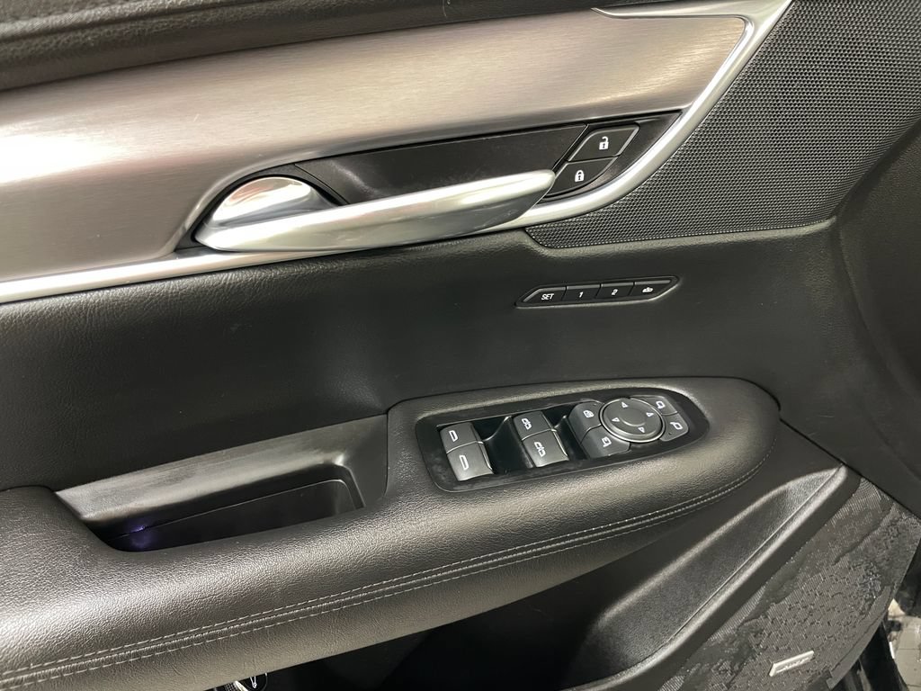Used 2018 Cadillac XT5 Luxury w/ Driver Awareness Package AWD/4WD image 15