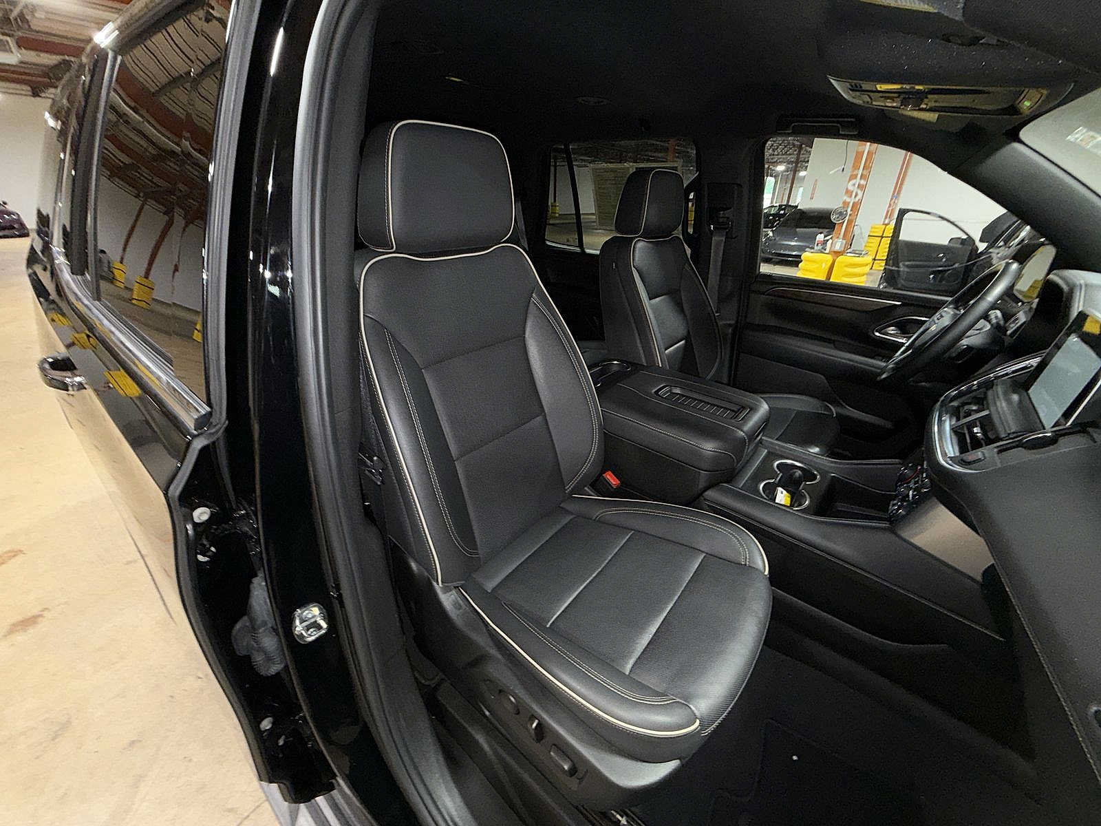 Used 2024 Chevrolet Tahoe Premier AWD/4WD image 16