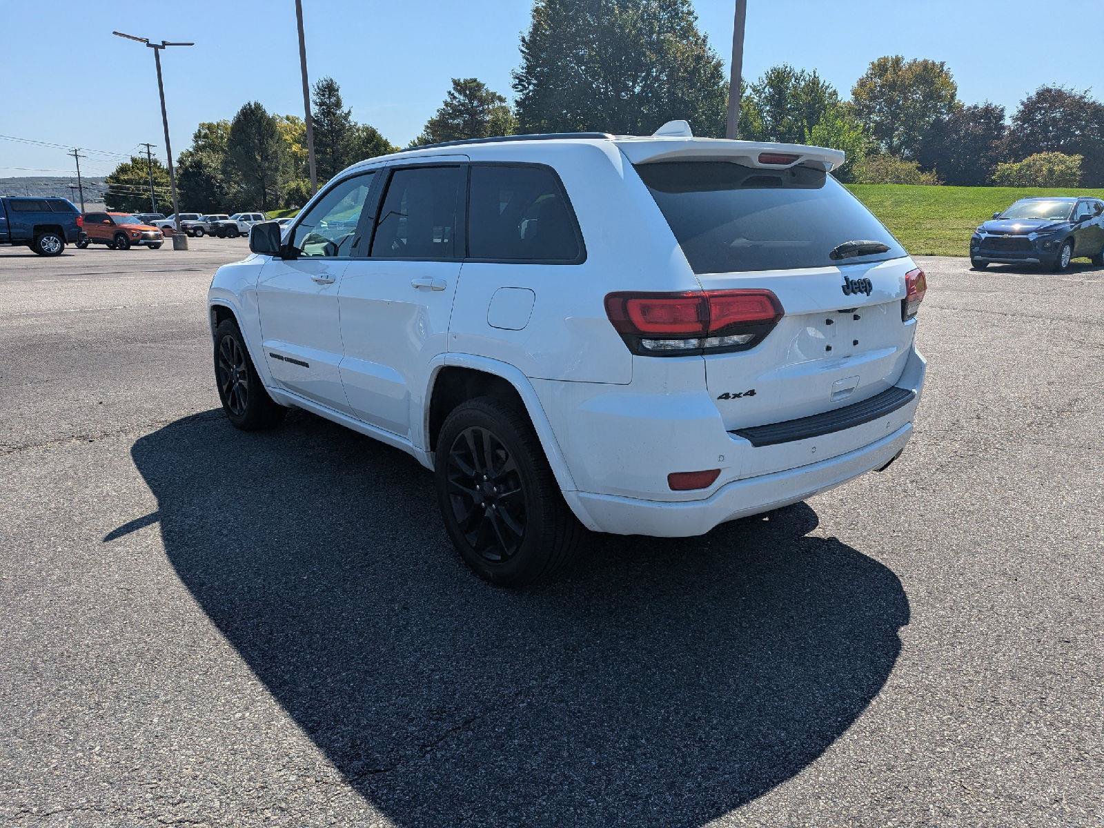 Used 2019 Jeep Grand Cherokee Altitude AWD/4WD image 5