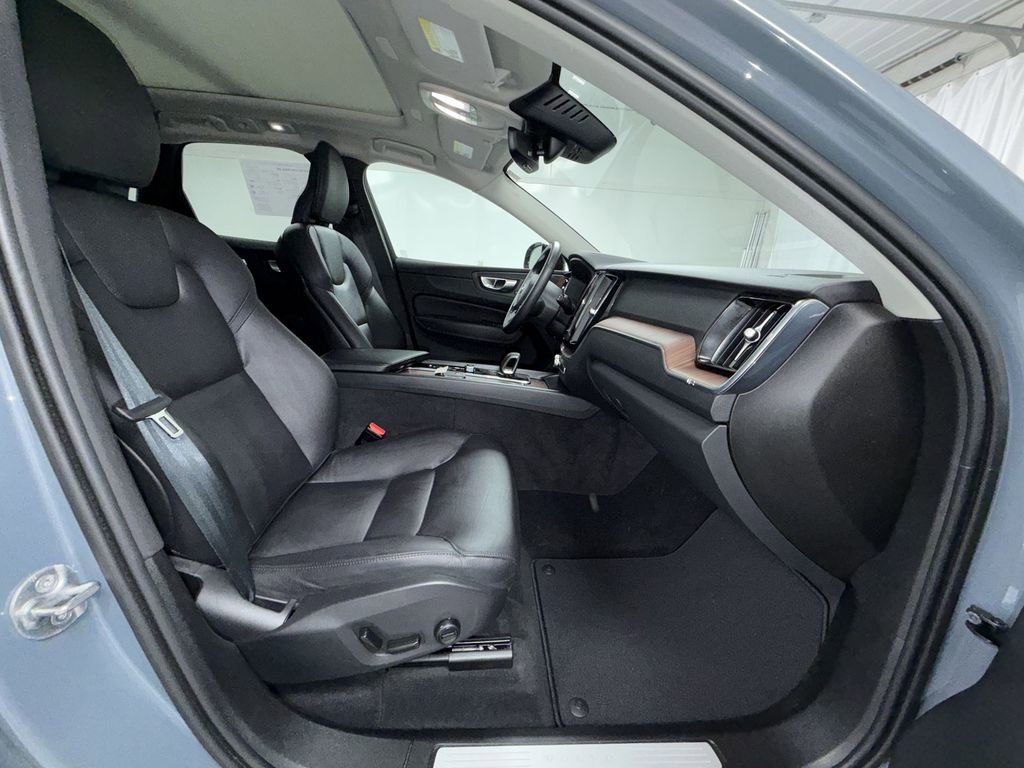 Certified 2024 Volvo XC60 B5 Plus w/ Climate Package AWD/4WD image 11