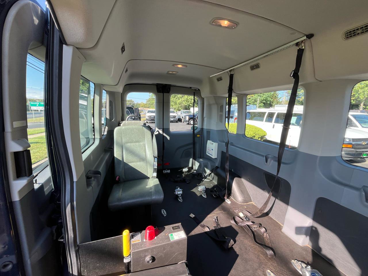 Used 2017 Ford Transit 350 XL RWD image 23