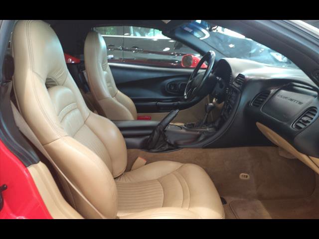 Used 2000 Chevrolet Corvette Base w/ Performance Handling Pkg image 9
