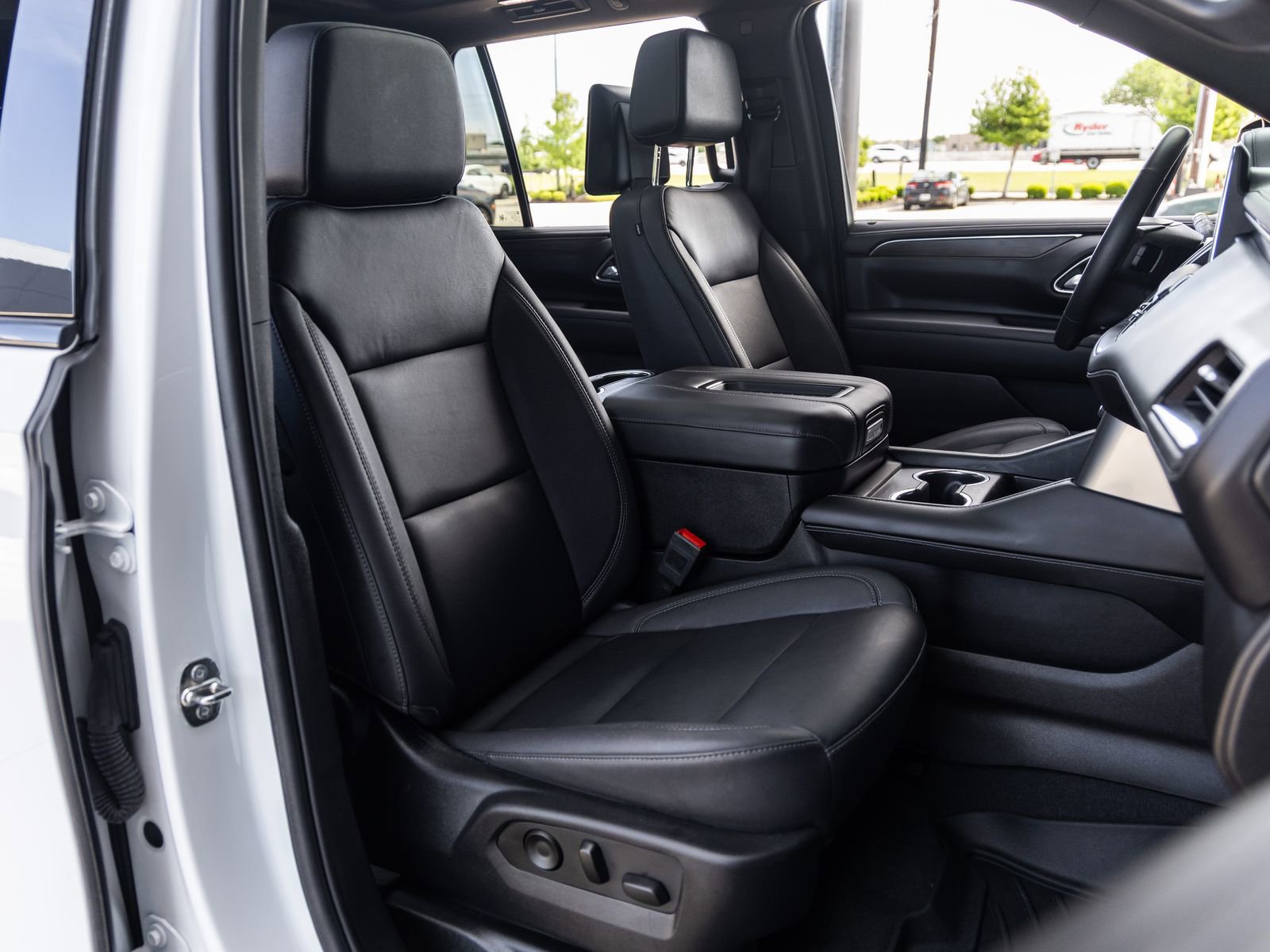 Used 2023 Chevrolet Tahoe Z71 w/ Luxury Package image 43