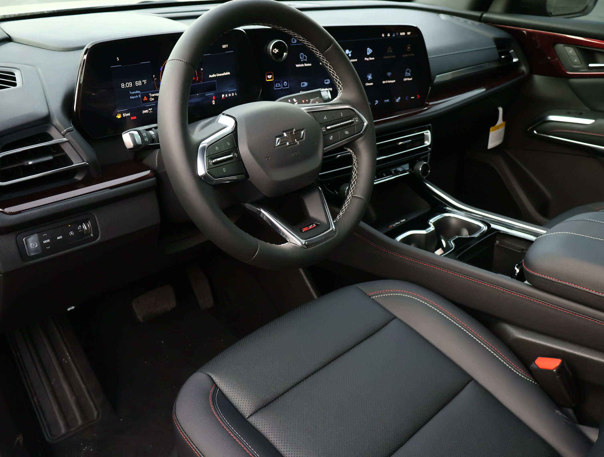 New 2026 Chevrolet Traverse Z71 w/ LPO, Floor Liner Package image 3