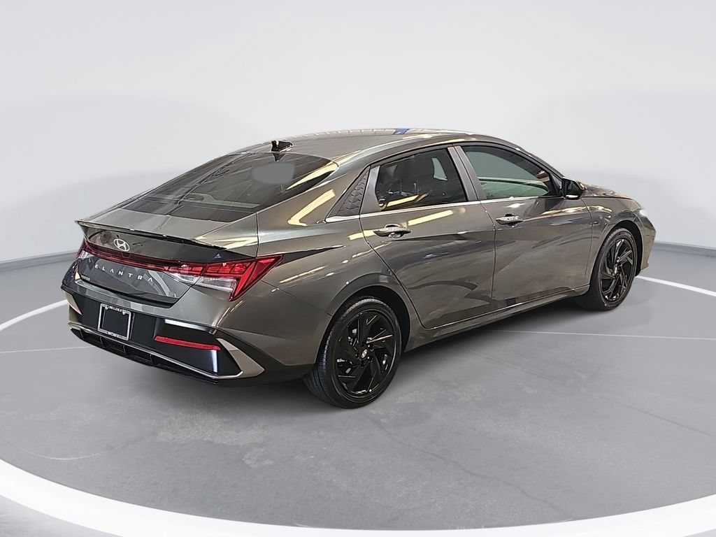 New 2026 Hyundai Elantra SEL Sport Premium FWD image 5