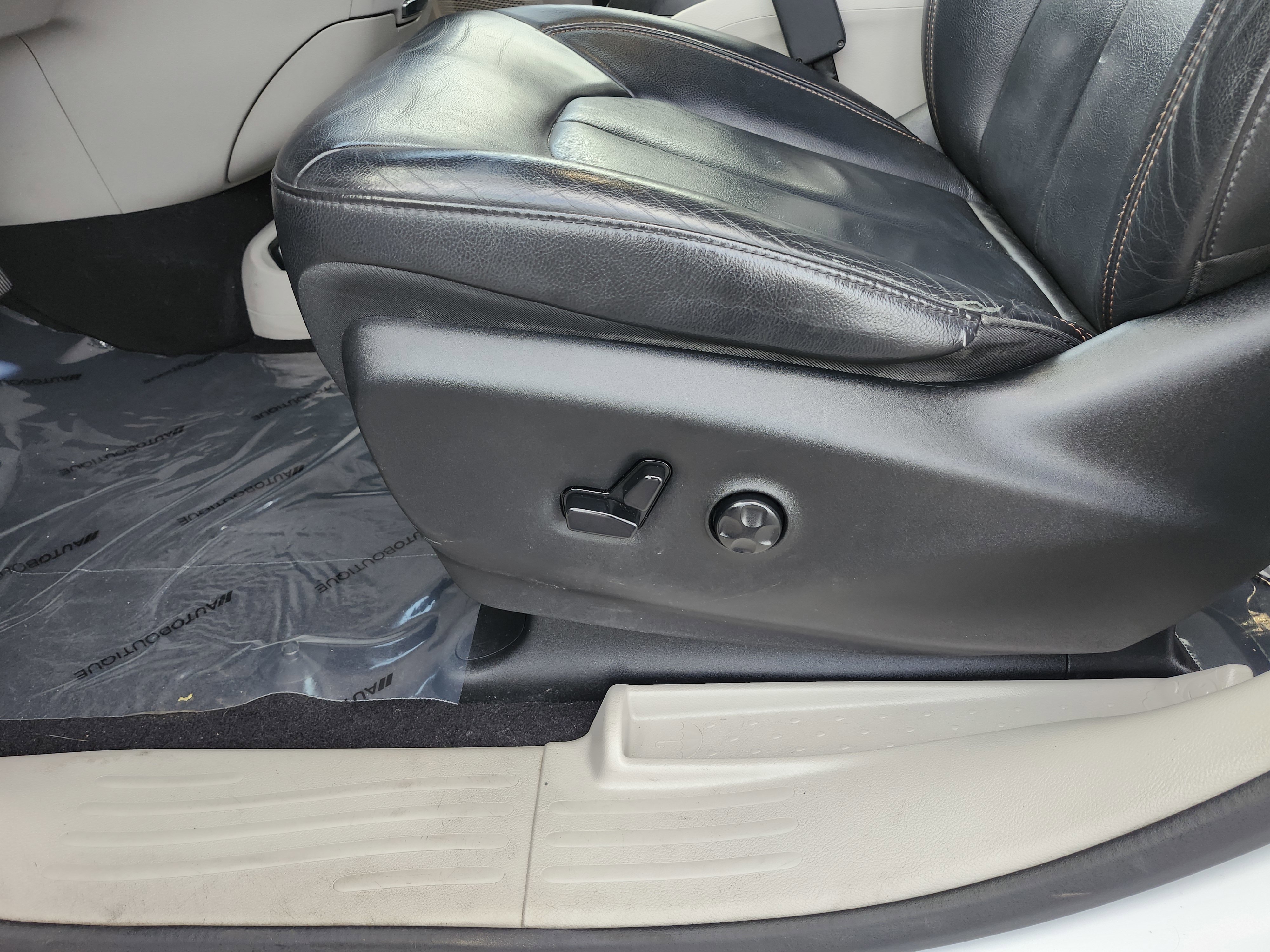 Used 2017 Chrysler Pacifica Touring-L FWD image 24
