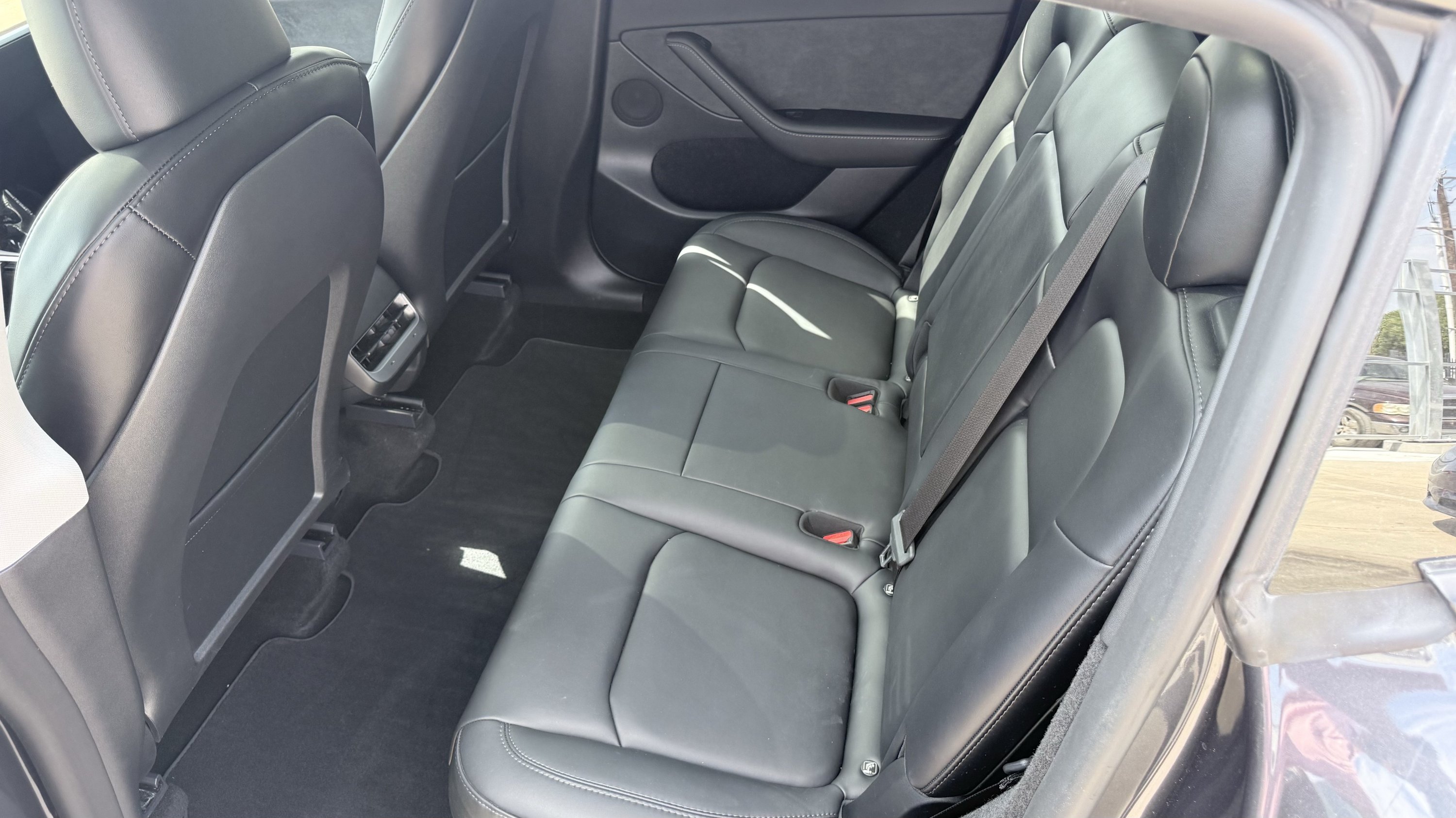 Used 2024 Tesla Model Y Long Range RWD image 32