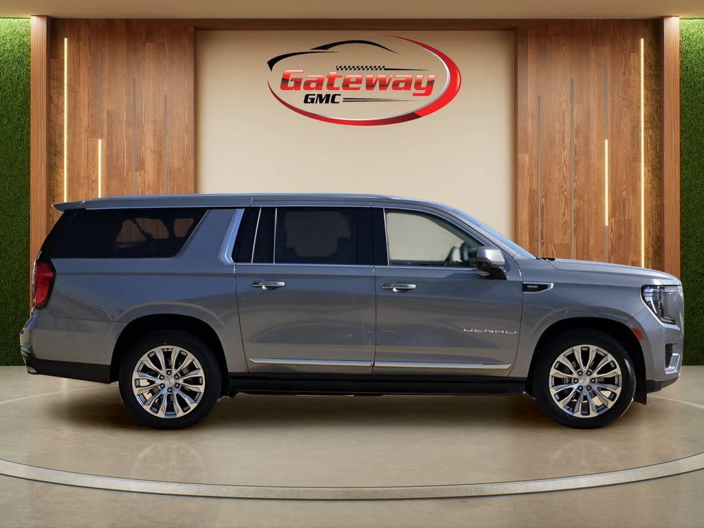 Used 2022 GMC Yukon XL Denali RWD image 4
