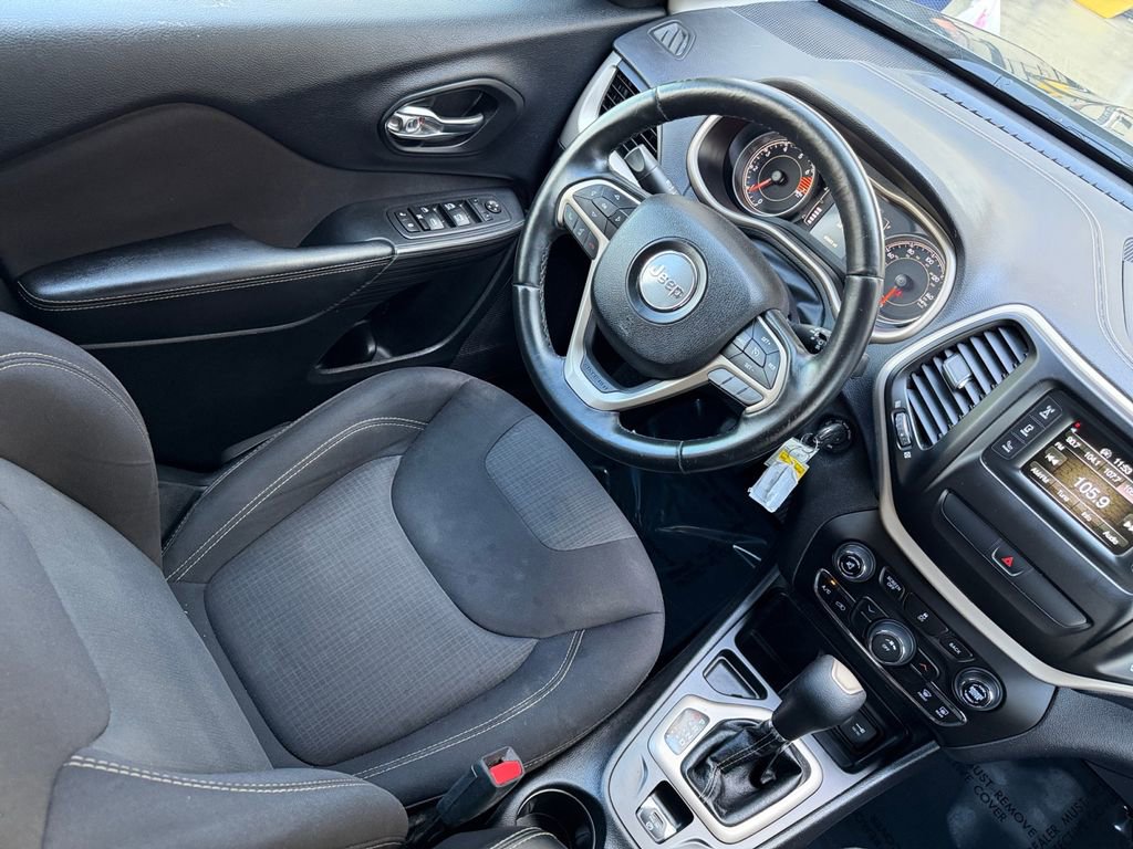 Used 2017 Jeep Cherokee Latitude image 24