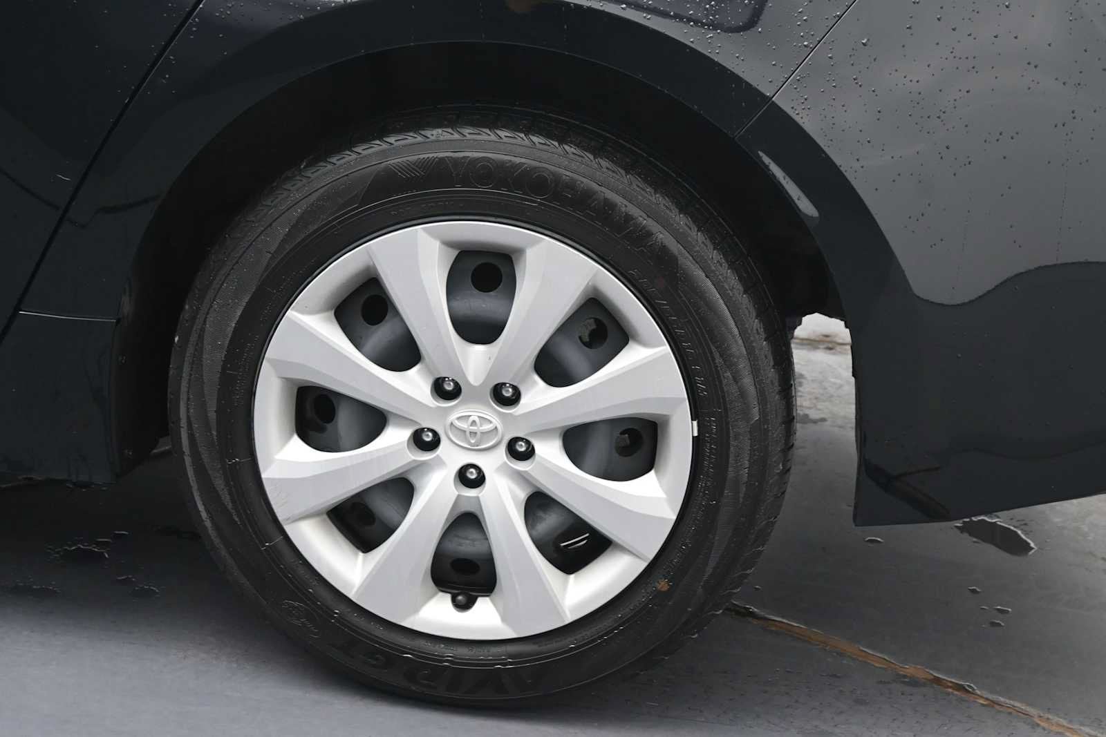 Used 2023 Toyota Corolla LE FWD image 5