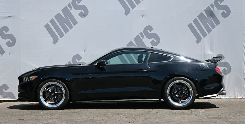 Used 2017 Ford Mustang GT Premium w/ Black Accent Package RWD image 6