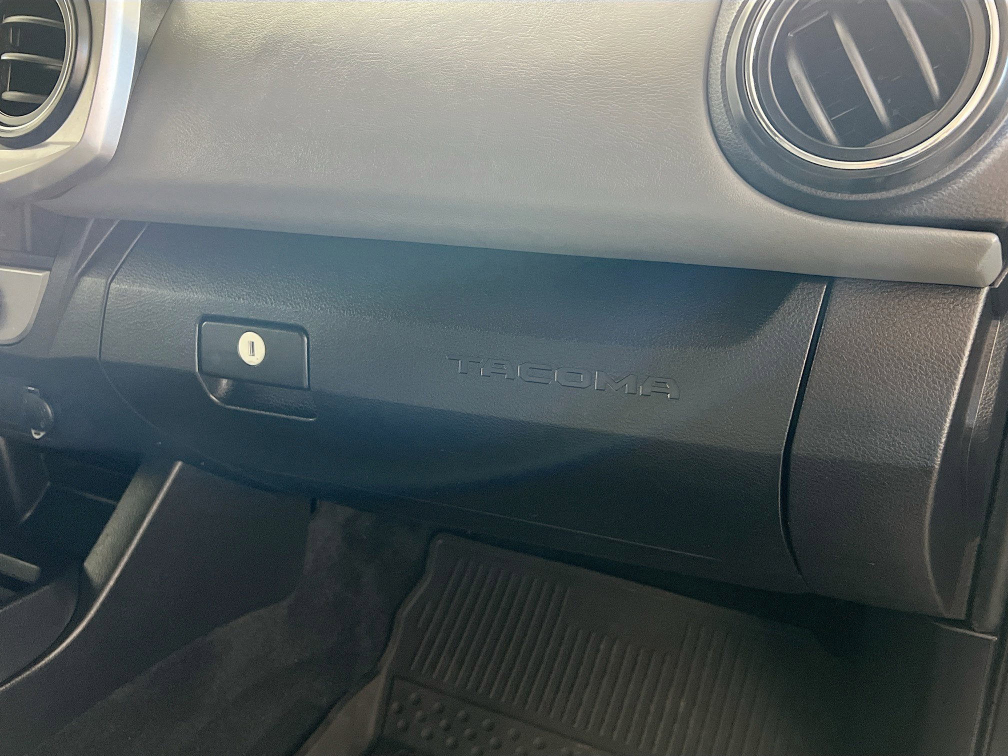 Used 2022 Toyota Tacoma SR5 w/ Technology Package image 34