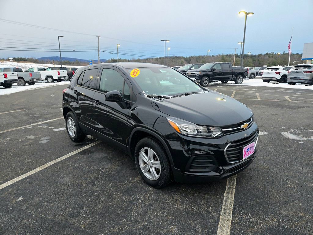 Used 2022 Chevrolet Trax LS w/ Tint and Cruise Package AWD/4WD image 3