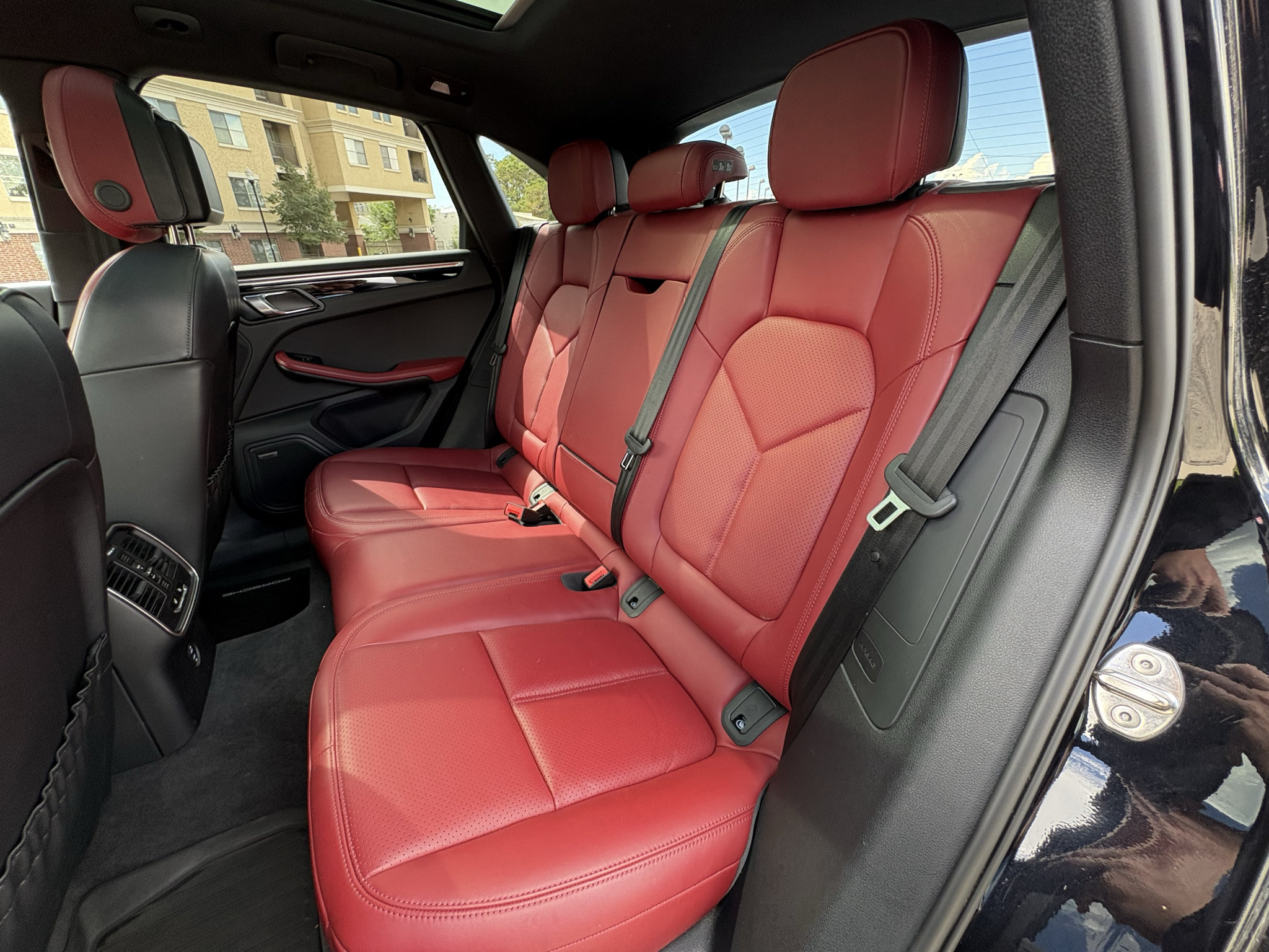 Used 2024 Porsche Macan S AWD/4WD image 21
