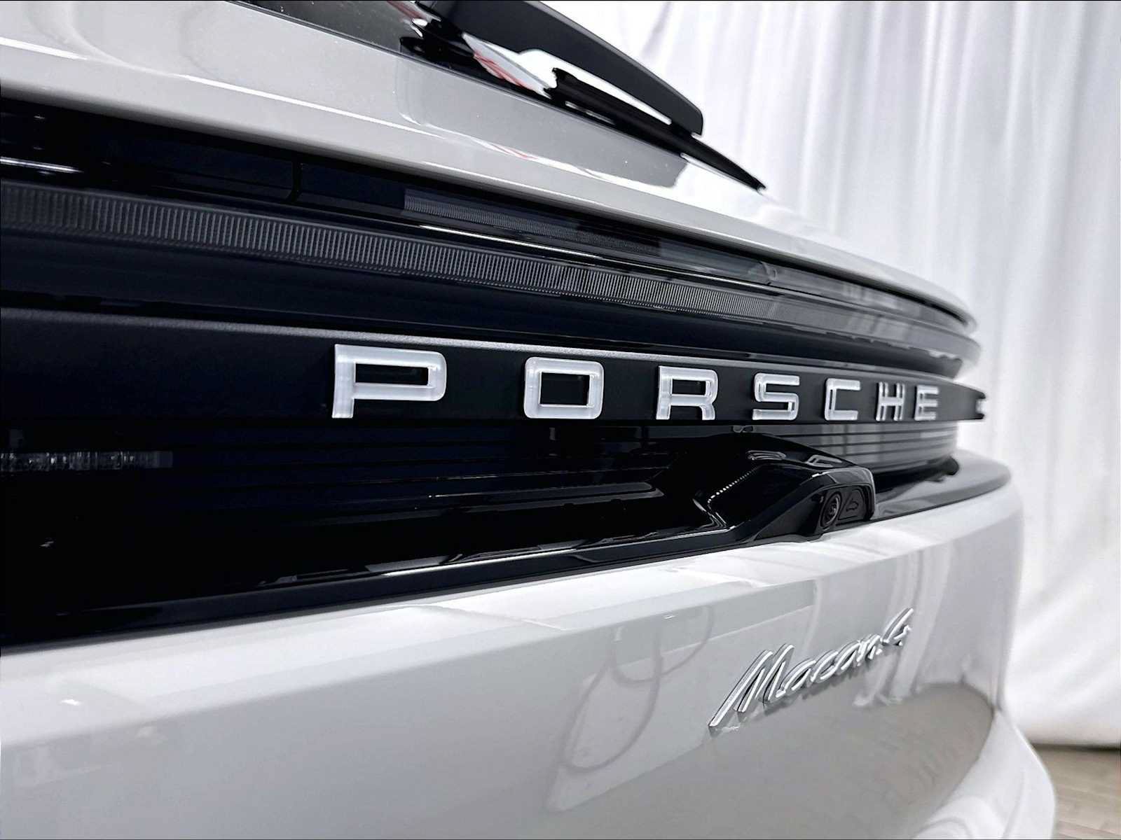 New 2026 Porsche Macan 4 Electric AWD/4WD image 33