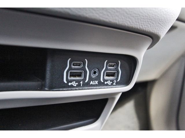 Used 2023 Chrysler Voyager LX image 27
