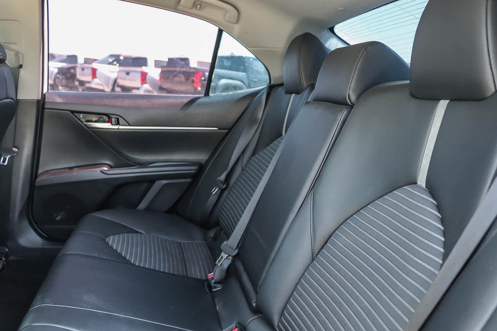 Used 2022 Toyota Camry SE FWD image 14