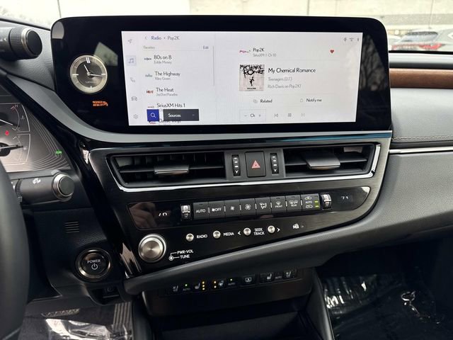 New 2025 Lexus ES 300h w/ Accessory Package (Z2) image 24