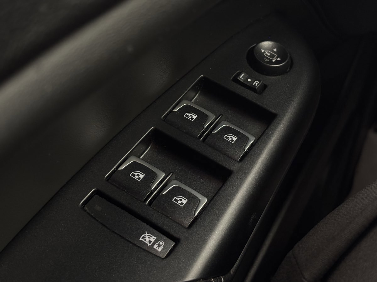 Used 2015 Cadillac SRX Premium w/ LPO, Protection Package FWD image 43