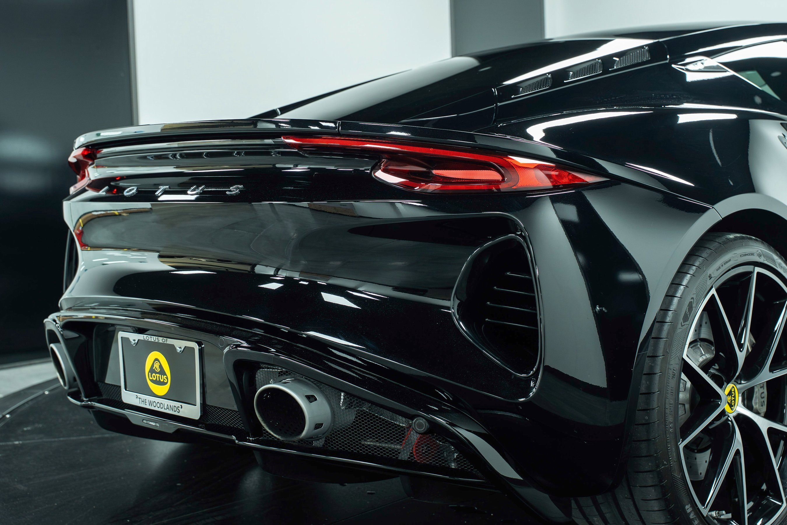 New 2025 Lotus Emira image 38