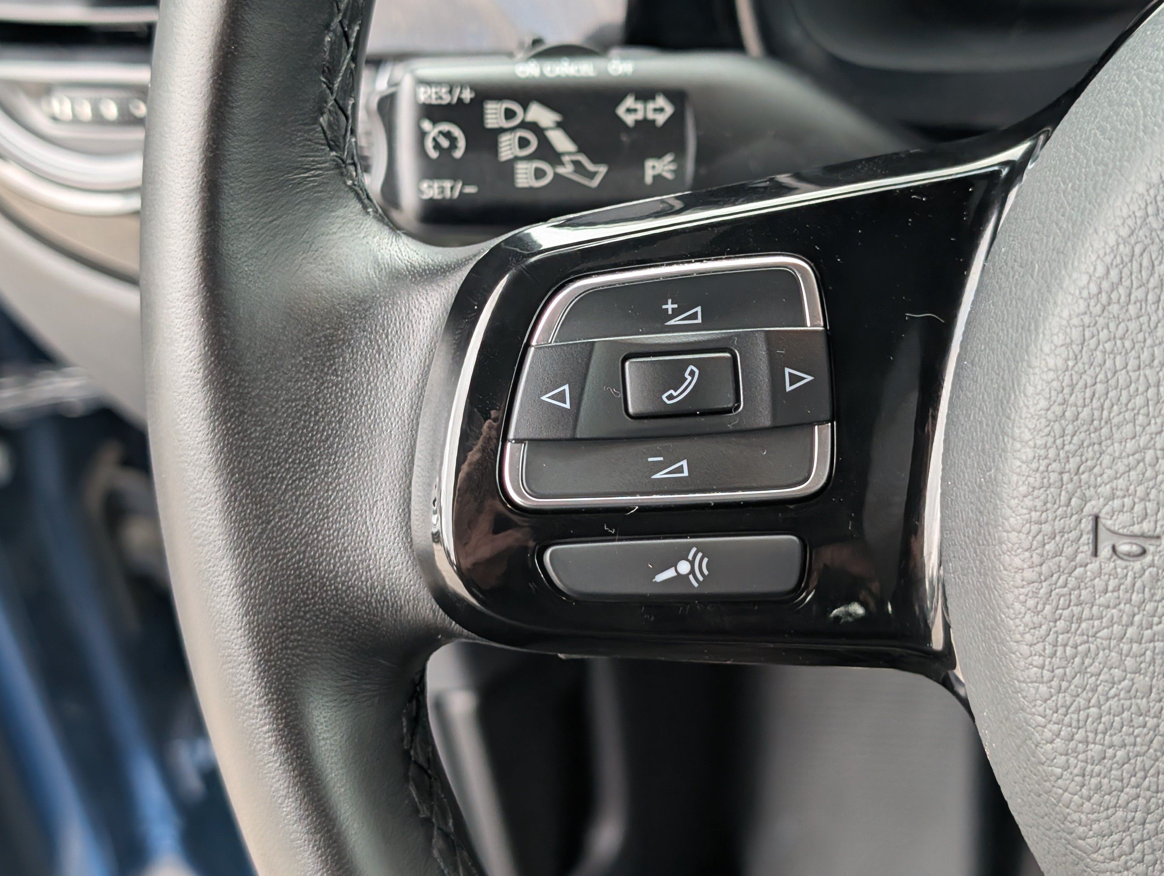 Used 2019 Volkswagen Beetle 2.0T S FWD image 19