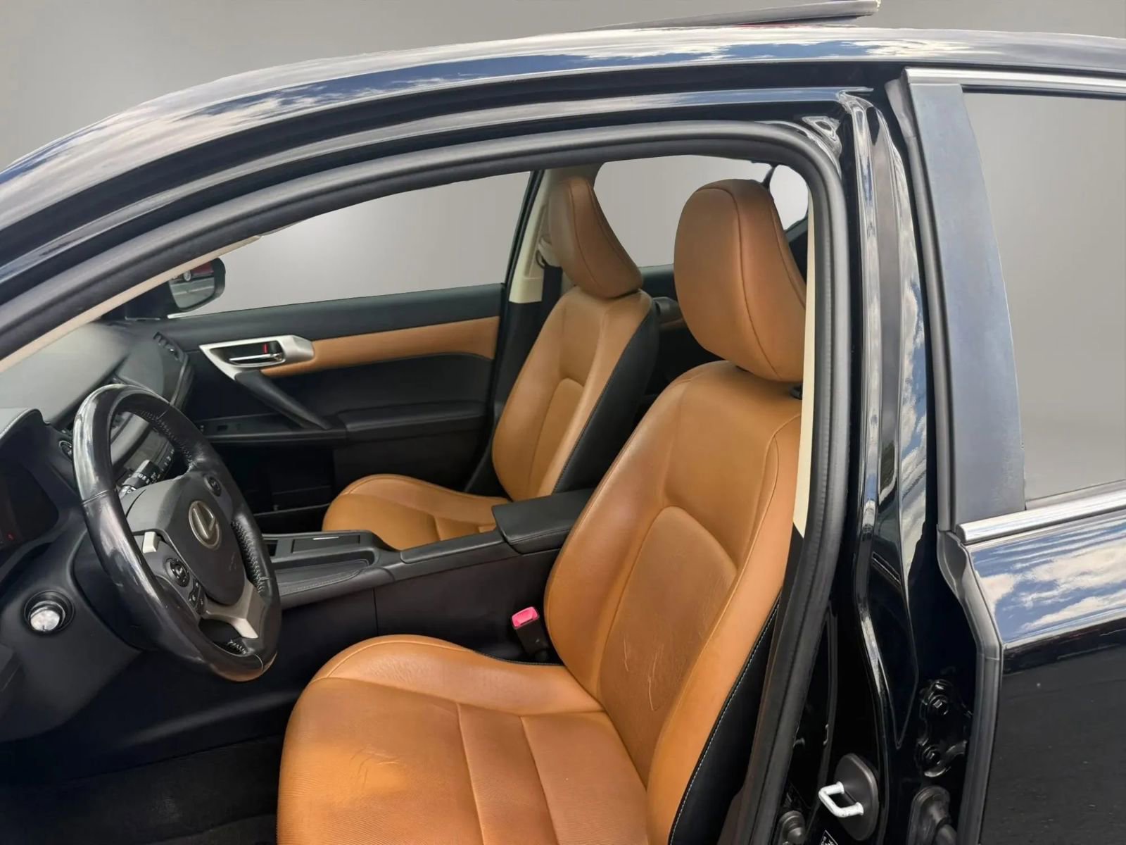 Used 2015 Lexus CT 200h FWD image 13