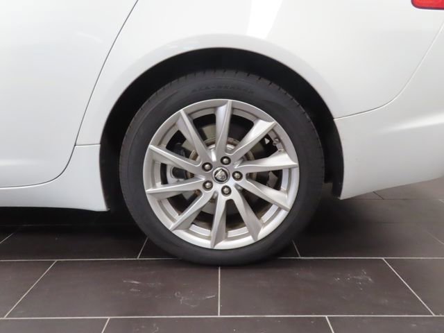 Used 2012 Jaguar XF image 15