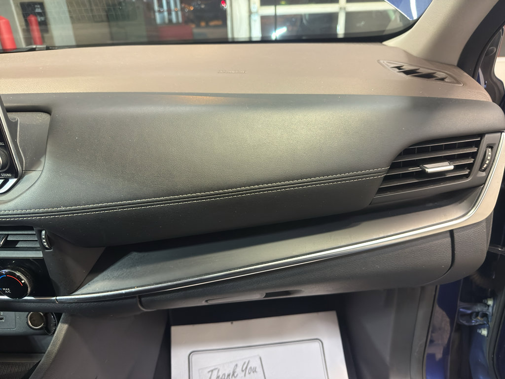 Used 2023 Nissan Rogue S AWD/4WD image 22