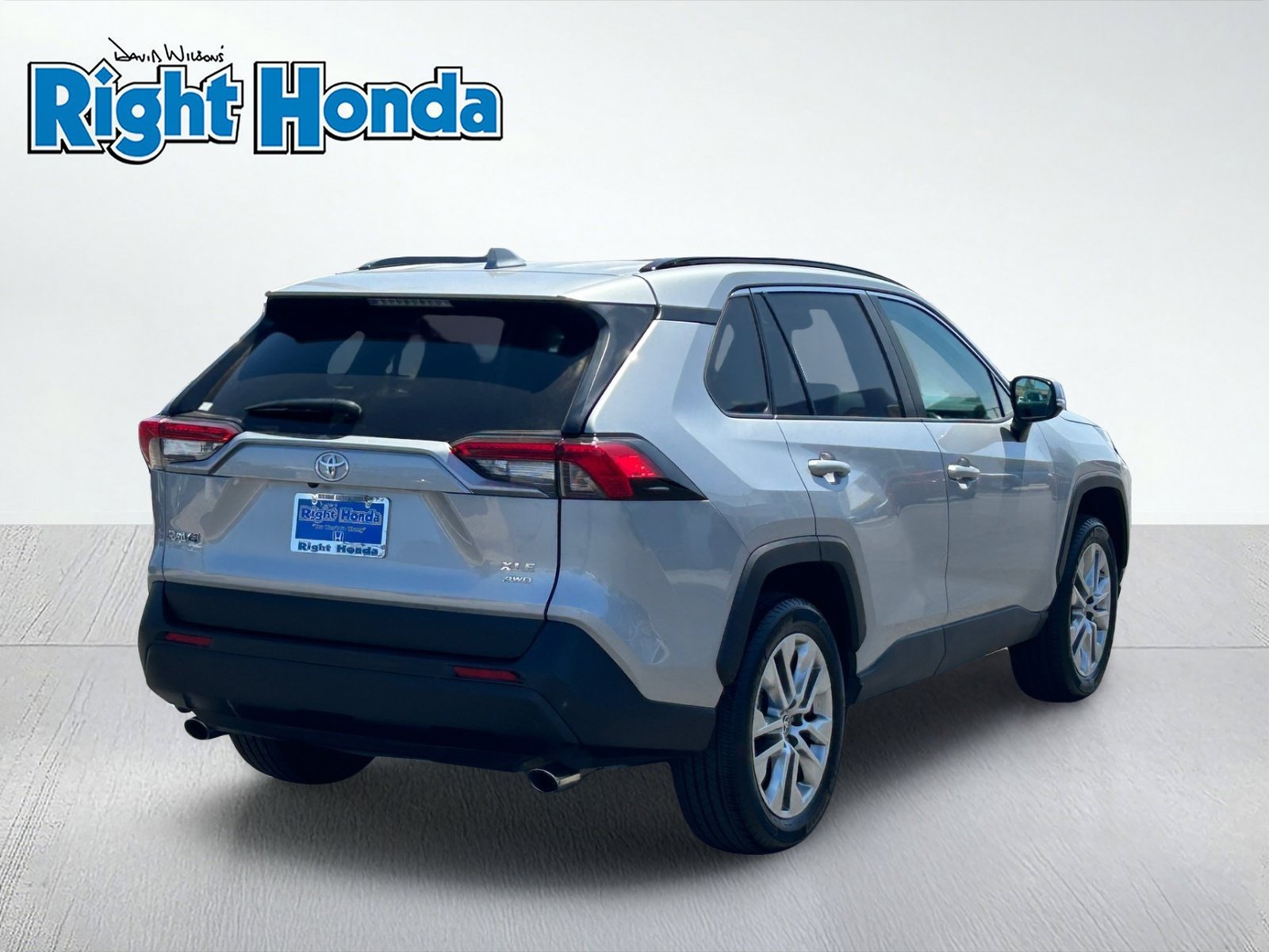 Used 2025 Toyota RAV4 XLE Premium AWD/4WD image 5
