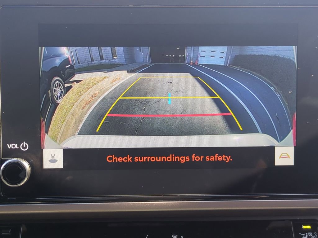 Used 2025 Toyota Camry SE image 18