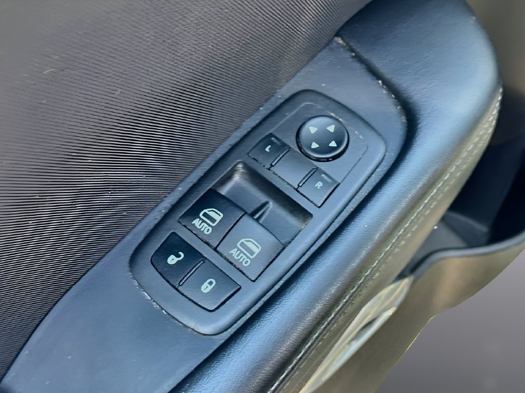 Used 2022 Dodge Challenger SXT RWD image 17