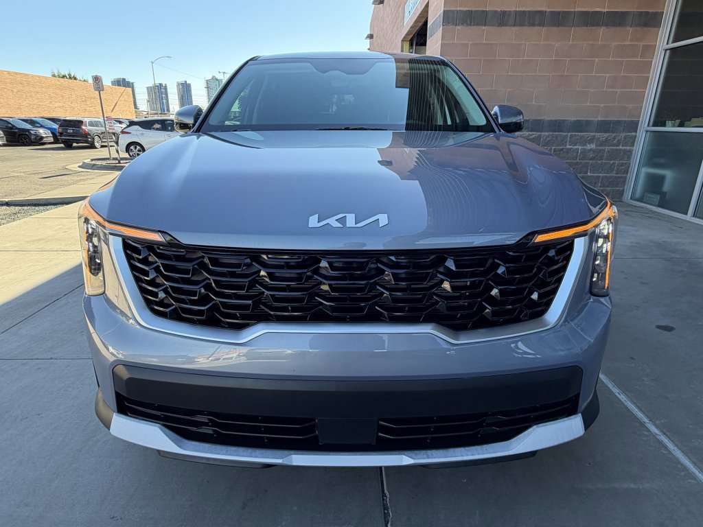 Used 2024 Kia Sorento LX image 10