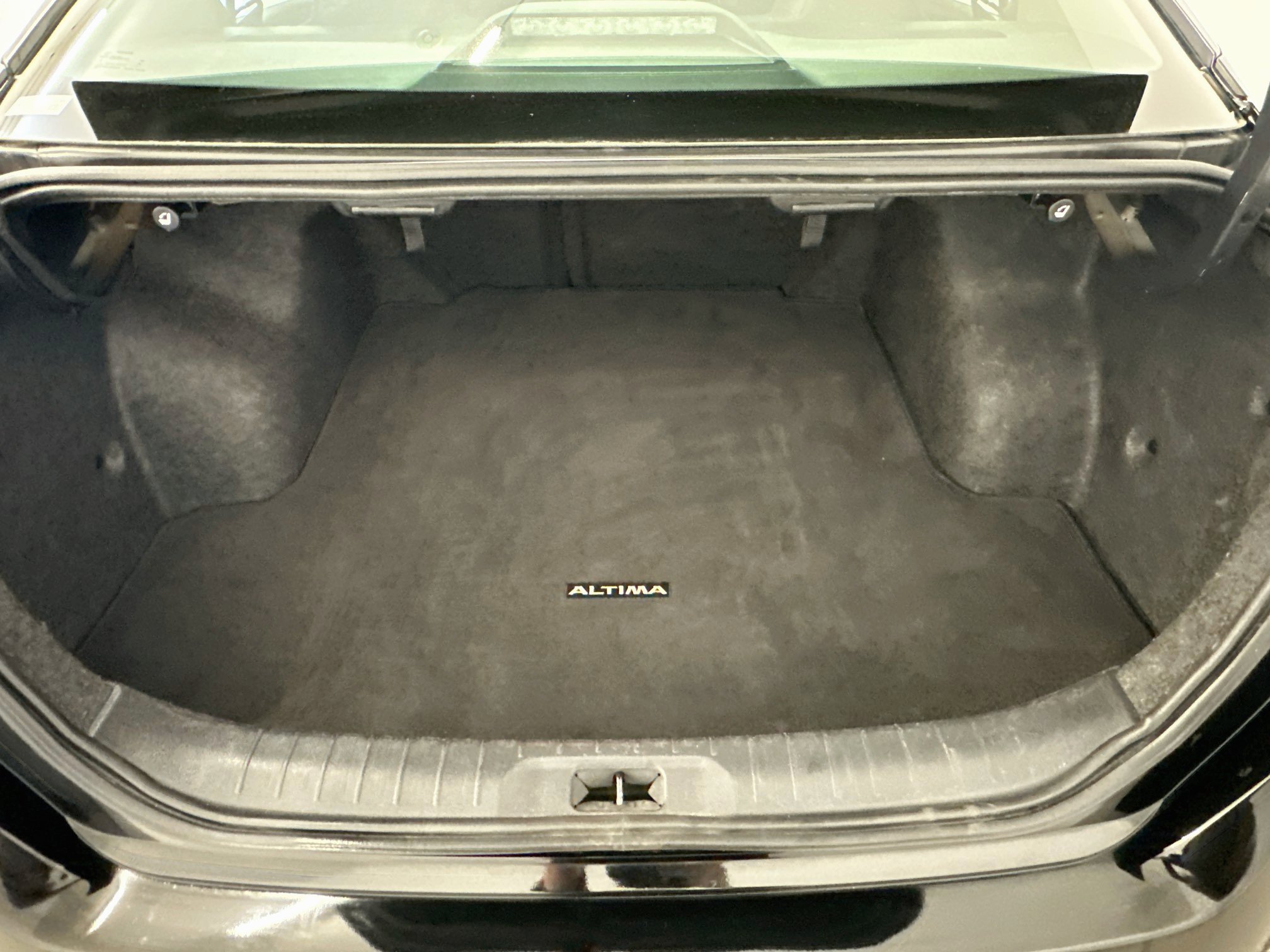 Used 2025 Nissan Altima 2.5 SV FWD image 29