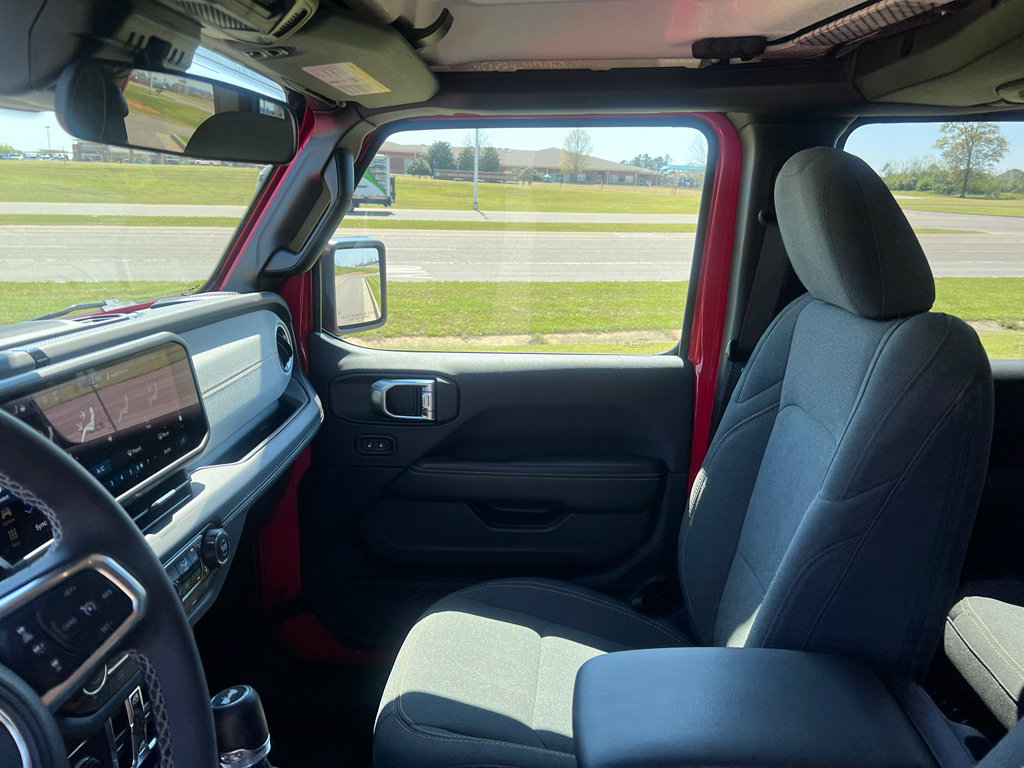 Used 2025 Jeep Wrangler Sahara w/ Safety Group image 19