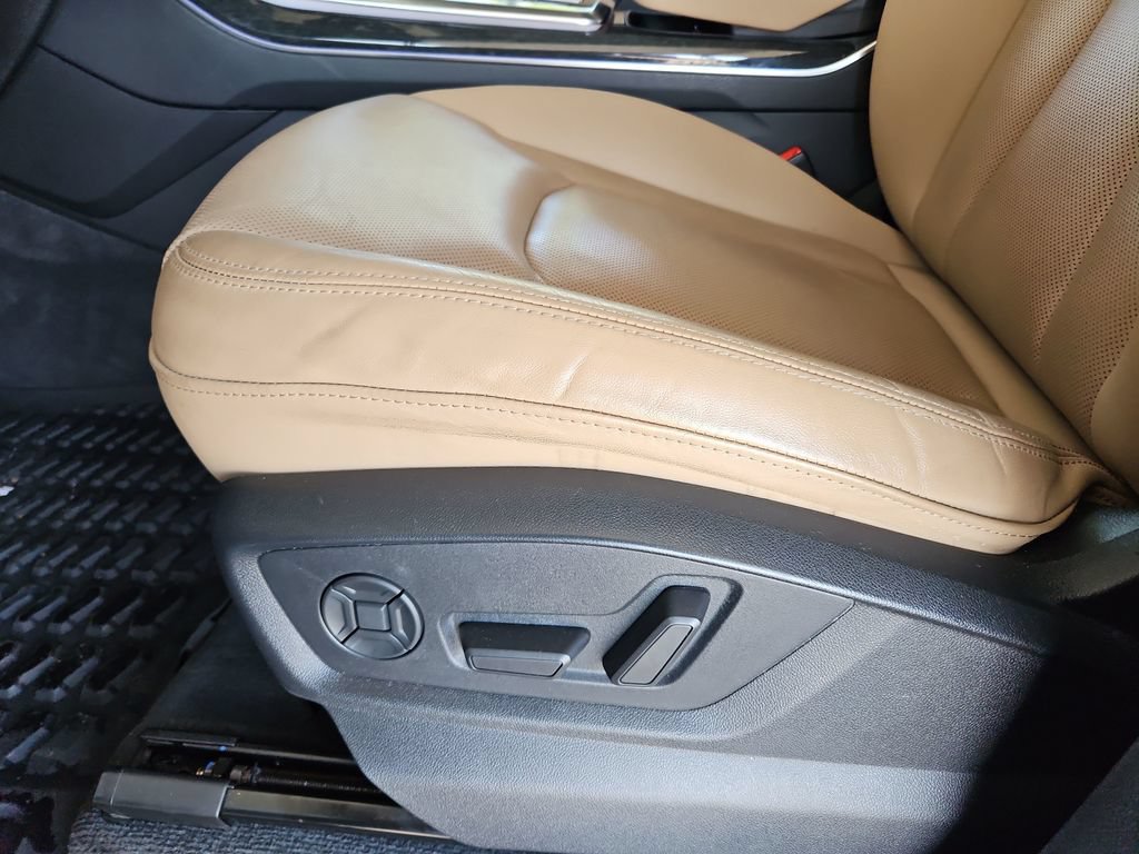 Used 2019 Audi Q8 Premium Plus w/ Premium Plus AWD/4WD image 25