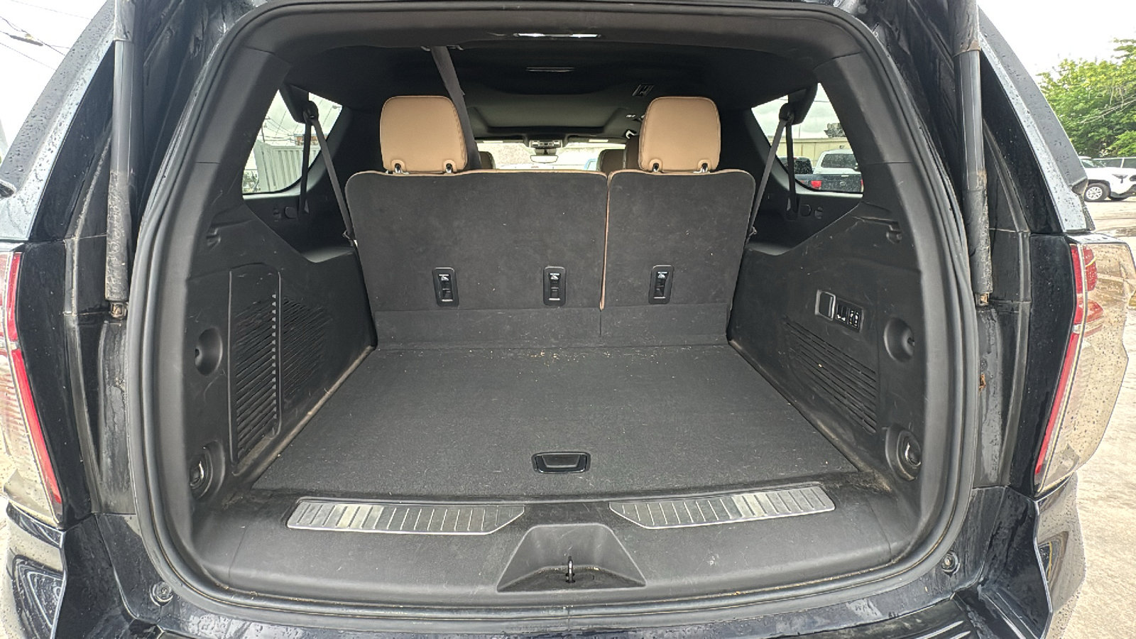 Used 2023 Chevrolet Suburban Premier w/ Premium Package 2 AWD/4WD image 25