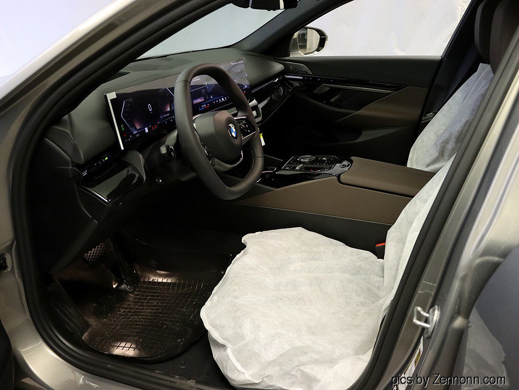 New 2026 BMW 530i xDrive w/ Premium Package image 11