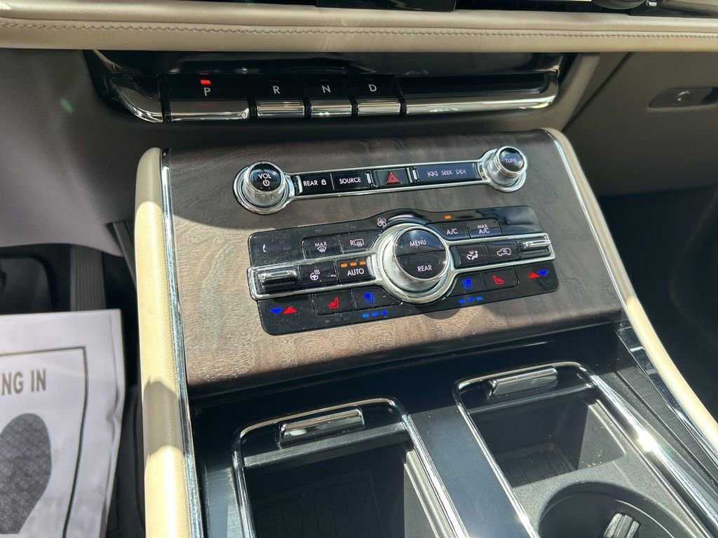 Used 2020 Lincoln Aviator Reserve w/ Equipment Group 202A image 12