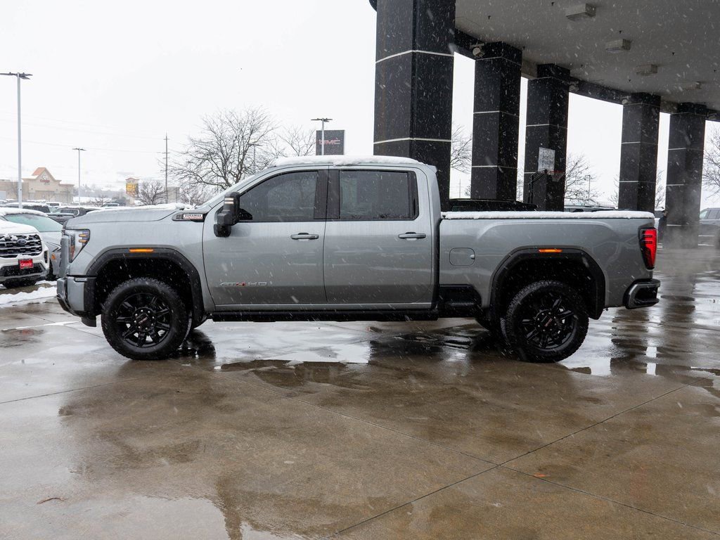 Used 2025 GMC Sierra 3500 AT4 w/ AT4 Premium Plus Package image 4