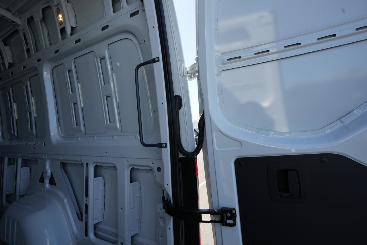 New 2025 Mercedes-Benz eSprinter 170 Cargo image 13